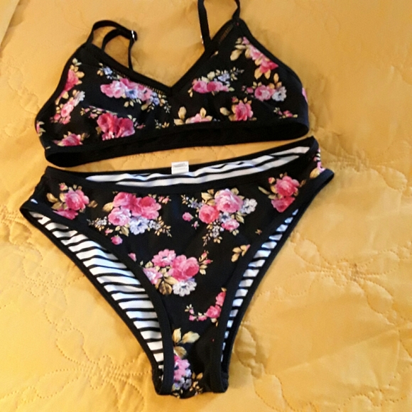 Cupshe Floral Swimsuit - Size Small - Picture 1 of 12